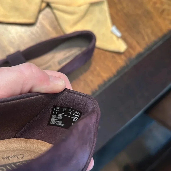 Clark’s collection wine color flats EUC. Size 6. - Picture 7 of 8